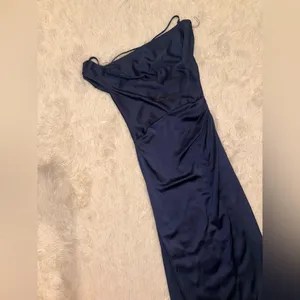 NEW Significant Other Alyssa Pleated One-Shoulder Draped Satin navy Gown Sz 6 thumbnail 5