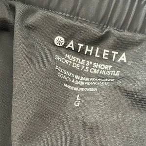 Athleta Hustle 3” Short Black NWT thumbnail 5