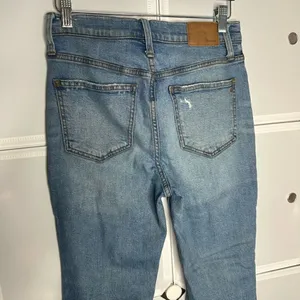 Madewell The Perfect Vintage Jean Distressed in Blue Wash Size 26 thumbnail 12