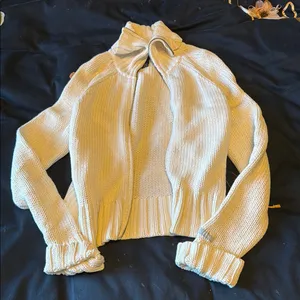 Abercrombie & Fitch Cream Sweater thumbnail 1