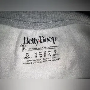 2018 Grey Betty Boop Crewneck sweatshirt Size M Womens thumbnail 3