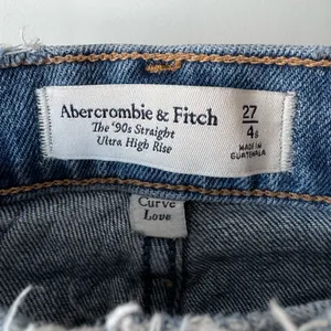 Abercrombie & Fitch 90’s Straight Ultra High Rise Curve Love Denim Jeans Sz 4S thumbnail 4
