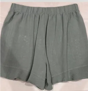 Green ruffle shorts size small WORN ONCE thumbnail 2