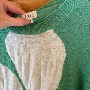 POL Flower Pullover Sweater size Medium thumbnail 4