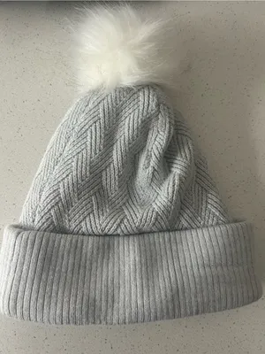 Lululemon Gray Cableknit Chevron Lined Beanie Hat Pom Pom Ski Snow Hat thumbnail 2