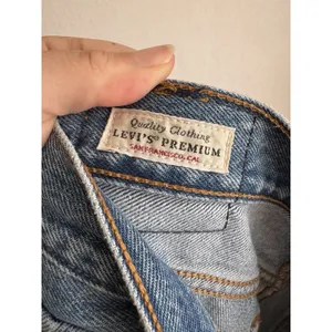 Levi’s Premium Mid Wash Blue Denim Wedgie Straight Leg Jeans Women 29 Distressed thumbnail 8