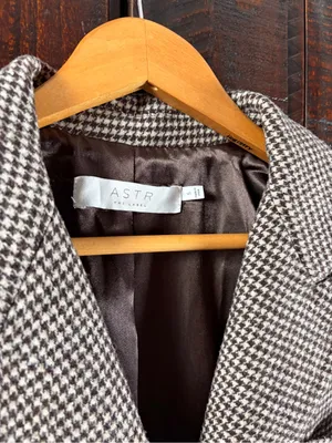 Astr Houndstooth Oversized Wool Blazer, Small thumbnail 3
