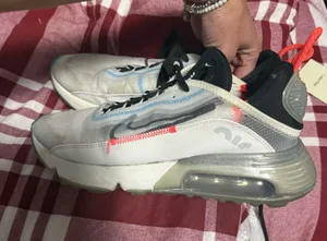 Nikes White Size 8 thumbnail 1