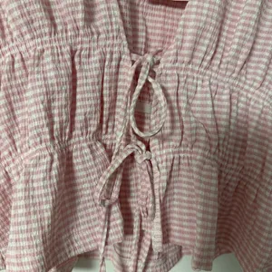 NWT Zara women’s Pink Gingham Tie-Front Top medium thumbnail 11