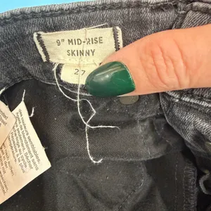 Madewell Women's Black 9" Mid-Rise Skinny Raw Hem Jeans Size 27 thumbnail 6