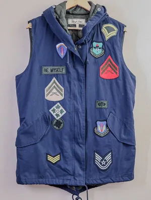 Sheryl Crow Military Patch Utility Vest Women's L Blue Quilted Lining Hooded‎ thumbnail 1