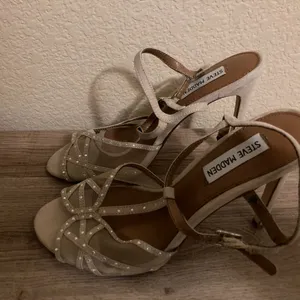 Steve Madden Tan Pluuto Heels Size 7.5 M 4" Heels Sparkly Mesh Inlay T Strap thumbnail 4