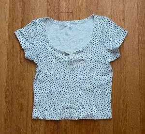 Brandy Melville White and Blue Floral T-Shirt One Size thumbnail 1