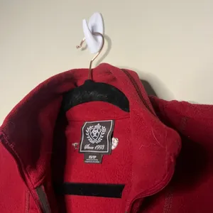 Ariat Red Ruched Sleeve Fleece Jacket thumbnail 6