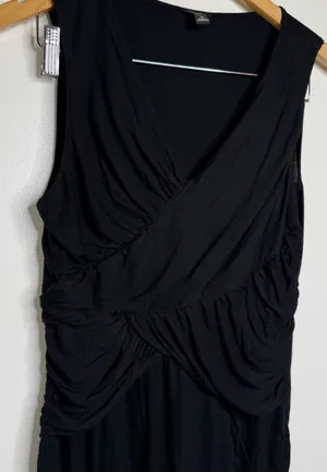 Free W/ Purchase Ann Taylor Black Top Size medium Sleeveless V Neck Ruched thumbnail 1