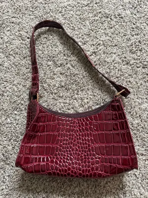 Amazon Red Alligator Print Handbag with Zipper New thumbnail 1