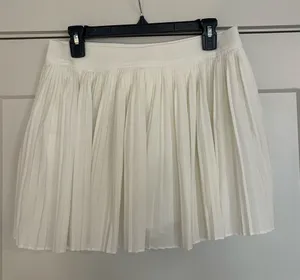 Old Navy White Pleated Tennis Skirt thumbnail 1