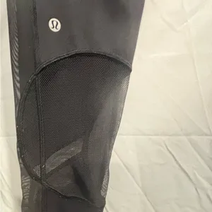LULULEMON black and mesh leggings excellent condition 8 thumbnail 6