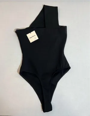NWT Superdown Rockie One Shoulder Bodysuit Sz M thumbnail 4