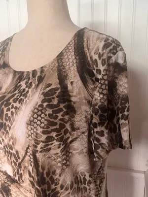 Animal Print Textured Top Short sleeves, round neckline. thumbnail 3