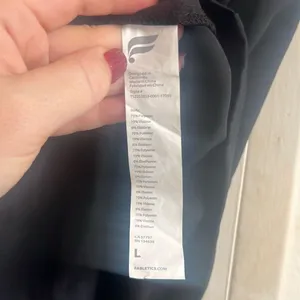 ✨Fabletics Women's Vital 1-Pocket Scrub Black Sz Large Top✨ thumbnail 7