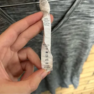 Lululemon Short Sleeve V-Neck Short Sleeve Tee Heathered Gray Black Size 2 thumbnail 3