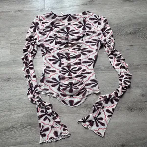 Free‎ People Floral Ruched V-Neck Top Purple Cream Long Sleeve Bell Cuff XS thumbnail 2