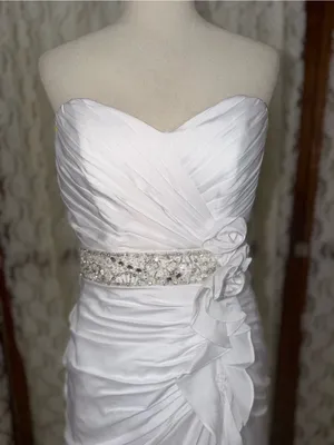 Gorgeous New Jacqueline Exclusive Ruched Drape Wedding Gown thumbnail 3