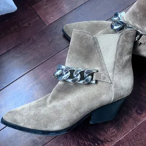 Marc Fisher LTD Henly Bootie. COGNAC SUEDE, Size 7 thumbnail 3
