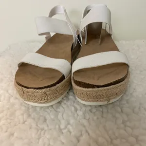 Ophelia Roe Sandal Kimmie White size 11 M NEW. Sandal 2” wedge thumbnail 4