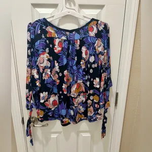 Free People Tropical Floral Print 3/4 Sleeve Blouse Size Small thumbnail 4
