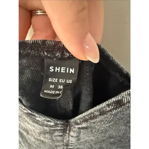 SHEIN Black Wash Denim Shortalls Romper Adjustable Straps Sleeveless Women’s M thumbnail 3