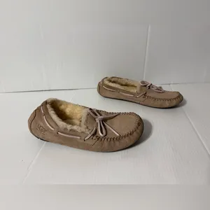 UGG SN 5612 Dakota sand suede sheepskin-lined slippers women size 7 thumbnail 2
