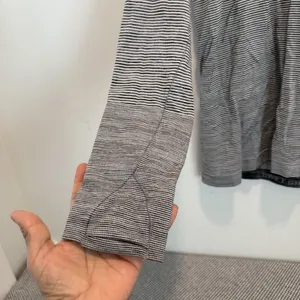 Lululemon Athletica Swift to stride Striped Sz 12 Longsleeve thumbnail 3