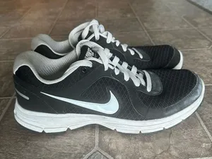 Nike Air Relentless Sneakers Black/White Running, Gym, Exercise… Worn thumbnail 1