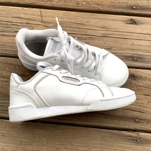 ADIDAS leather sneakers 👟👟 thumbnail 3
