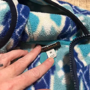 Patagonia Women's Synchilla Snap-T Hooded Jacket Pine Patch Mogul Blue Sz XS thumbnail 2
