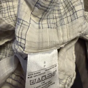 Banana Republic Women’s Gray and White Quilted Plaid Shirt Size Small thumbnail 4
