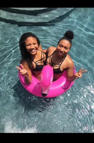 PINK Victorias Secret Bikini Top thumbnail 2