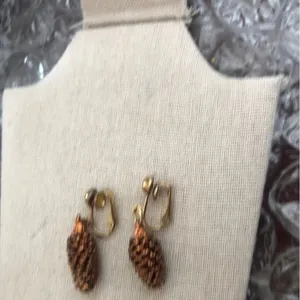 Vintage ClipOn Earrings thumbnail 2