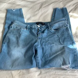 Abercrombie and Fitch signature cropped collection jeans thumbnail 1