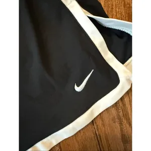 Nike black and white athletic skort size large thumbnail 3