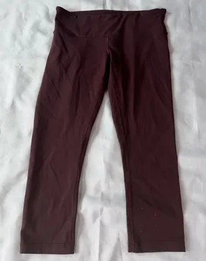 Lululemon Women Size 8 Burgundy Crop Capri Leggings Yoga‎ Pilates Athletic Pants thumbnail 1