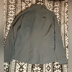 The North Face Ladies Tech Stretch Soft Shell Jacket thumbnail 3