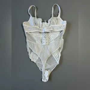 Victoria's Secret White Lace Lingerie thumbnail 2