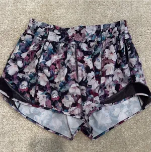 Floral Lululemon Shorts Hotty Hot thumbnail 1
