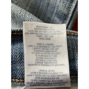 Old Navy Women’s Blue Destroyed Shorts Bermuda Size S thumbnail 7