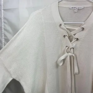 BCBGeneration women's white cream laced neck long sleeve knit sweater stretch‎ M thumbnail 3