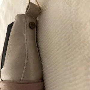 Seven7 NWT Billie Chelsea Boot Gold Women’s Sz 9 thumbnail 8