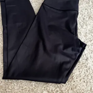 Zyia Active Faux Leather 7/8 Leggings Size 6/8 thumbnail 2